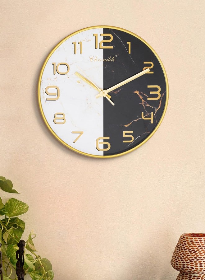 CHRONIKLE ساعة حائط دائرية بتصميم أنيق من CHRONIKLE، بأرقام إنجليزية تناظرية، مصنوعة من البلاستيك الأبيض والأسود، مناسبة لتزيين المنزل والمكتب وغرفة المعيشة وغرفة النوم (الحجم: 29.5 × 4 × 29.5 سم | الوزن: 450 غرام) - Image 2